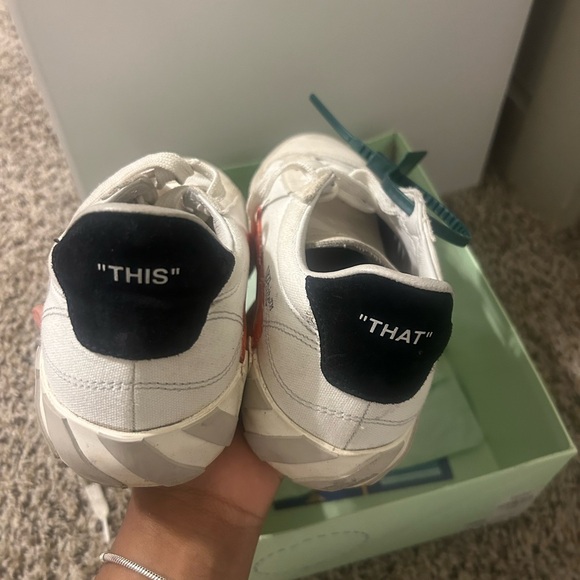 Off-White - Picture 3 of 3